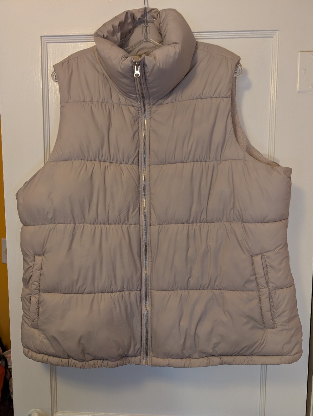 Old Navy Men's Quilted Puffer Vest in Taupe
